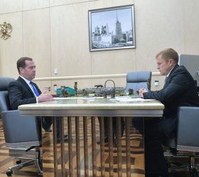 Дмитрий Медведев: Малый бизнес способен обеспечить работой 50 процентов россиян