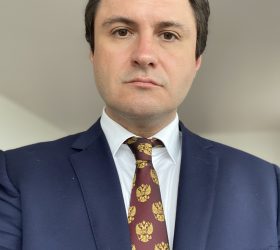 Александр Зорин: С Новым годом, дорогие дамы!
