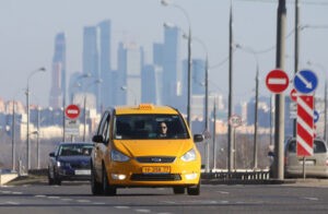 Госдума приняла в третьем чтении закон о такси