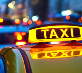 Самозанятые попросили освободить таксистов от техосмотров и медосмотров
